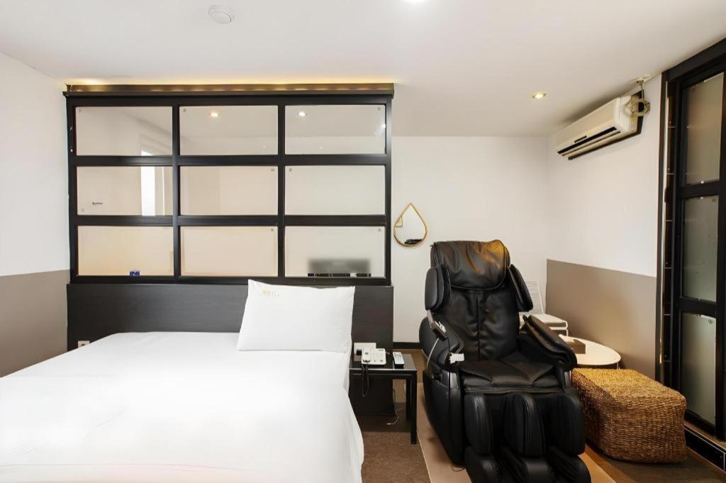 M7 Business Hotel Chilgok Buitenkant foto