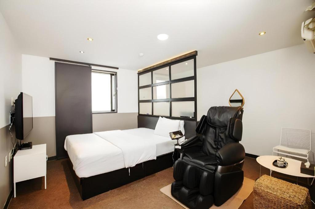 M7 Business Hotel Chilgok Buitenkant foto