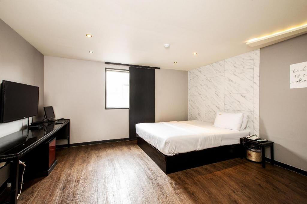 M7 Business Hotel Chilgok Buitenkant foto