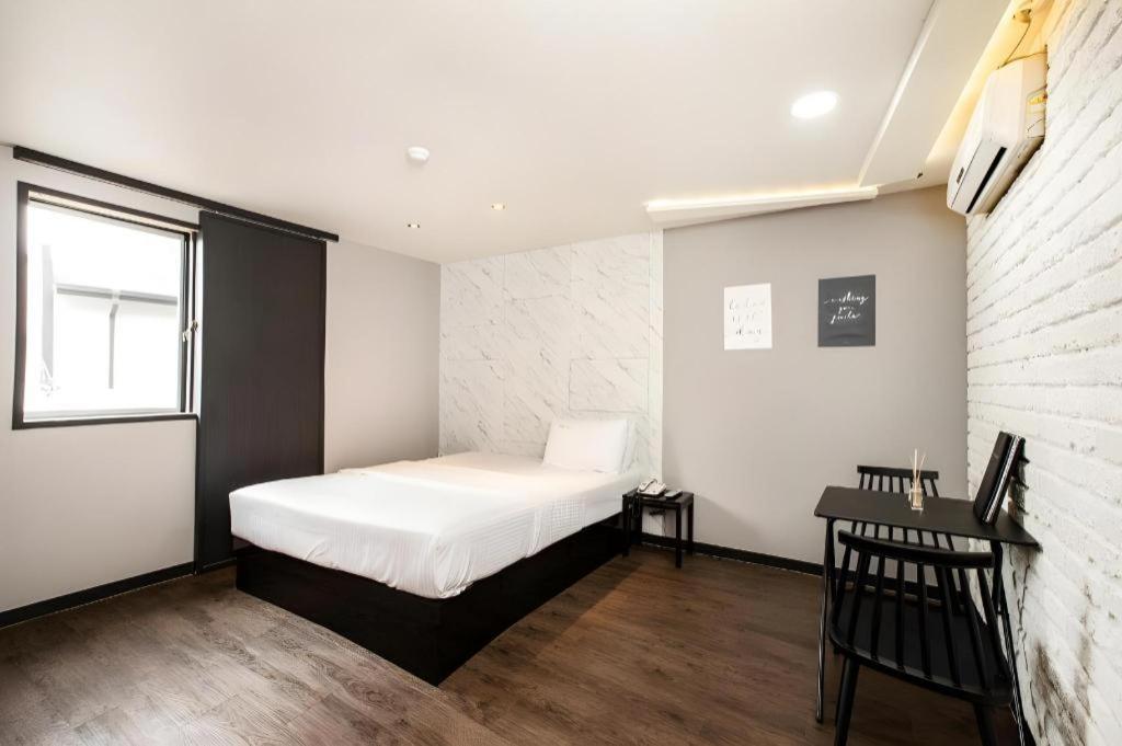 M7 Business Hotel Chilgok Buitenkant foto