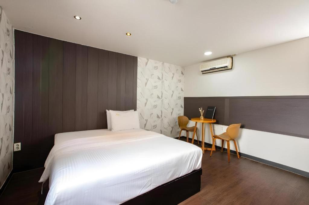 M7 Business Hotel Chilgok Buitenkant foto