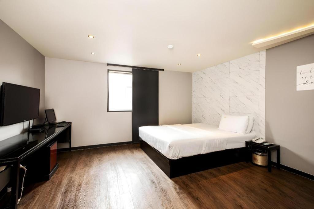 M7 Business Hotel Chilgok Buitenkant foto