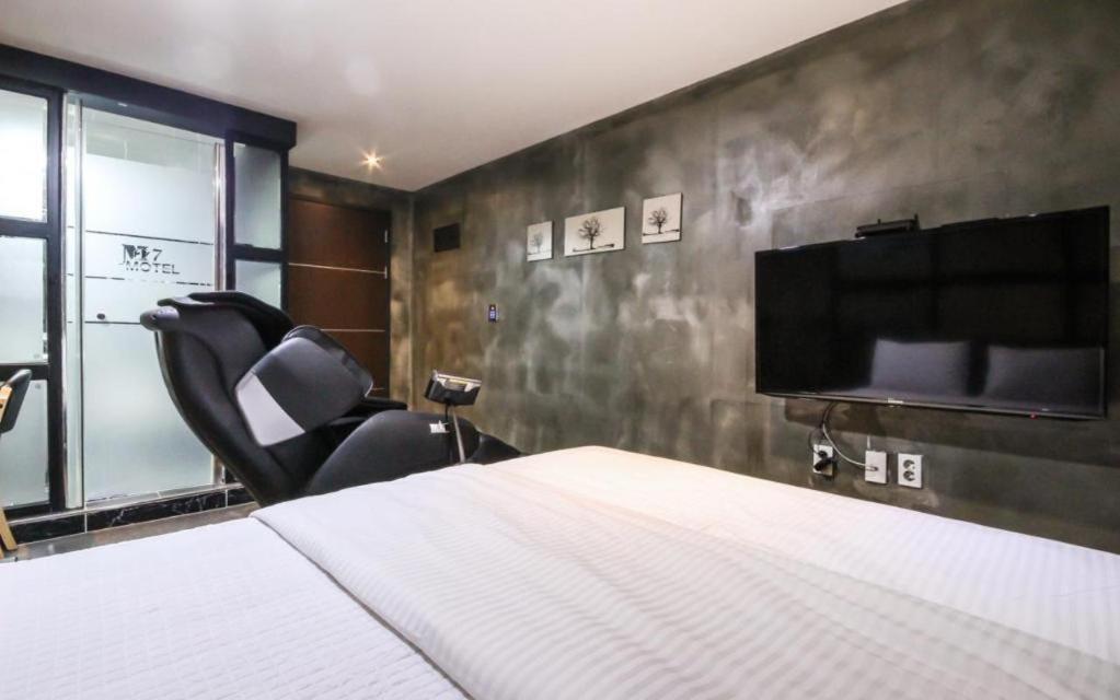 M7 Business Hotel Chilgok Buitenkant foto