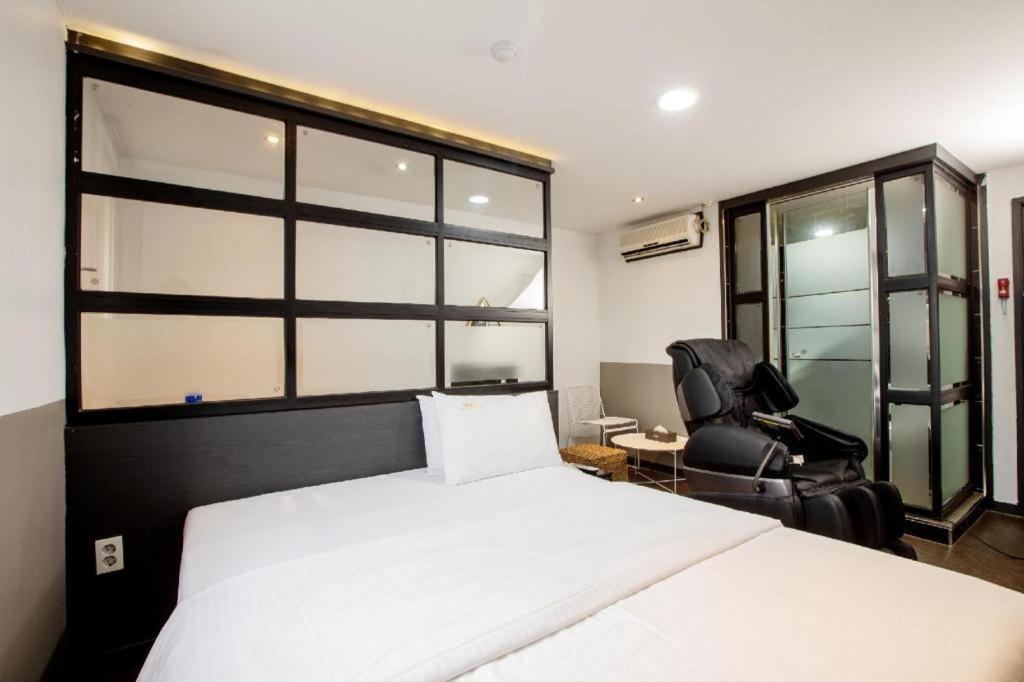 M7 Business Hotel Chilgok Buitenkant foto