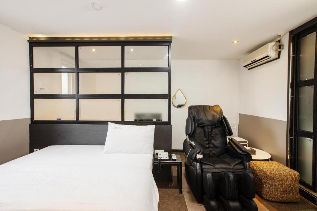 M7 Business Hotel Chilgok Buitenkant foto