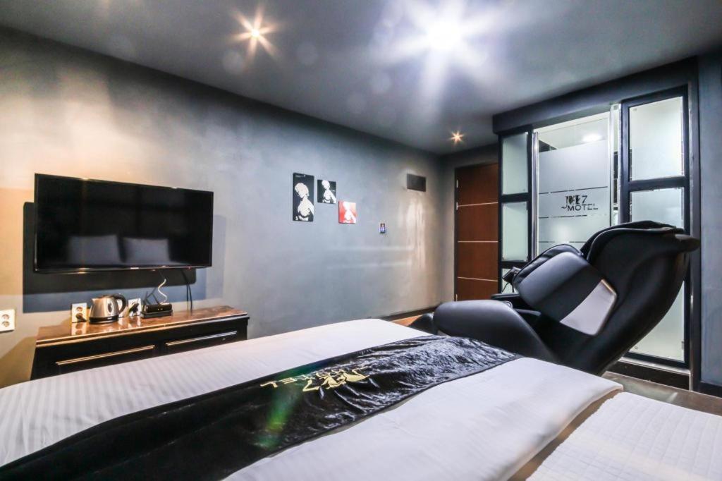 M7 Business Hotel Chilgok Buitenkant foto