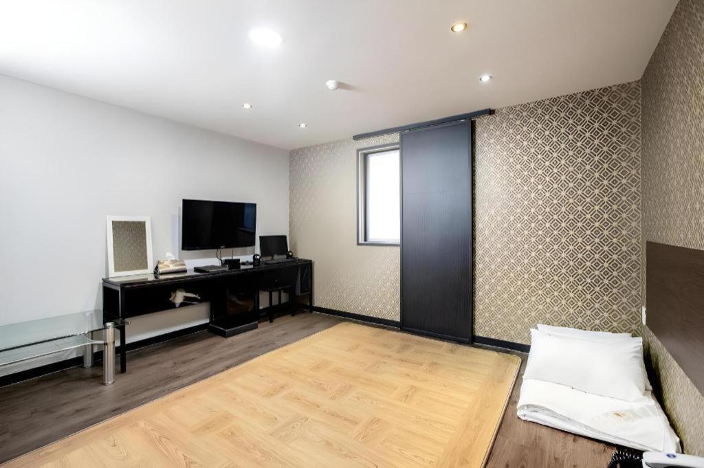 M7 Business Hotel Chilgok Buitenkant foto