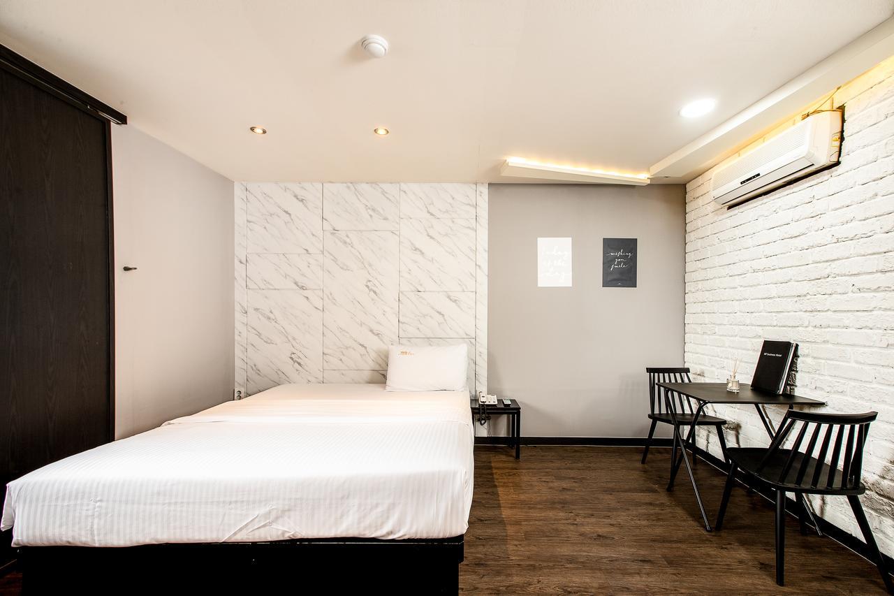 M7 Business Hotel Chilgok Buitenkant foto