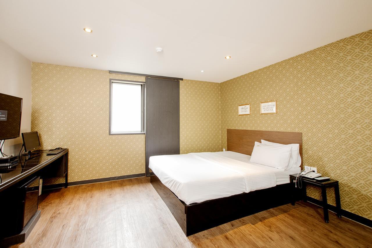 M7 Business Hotel Chilgok Buitenkant foto